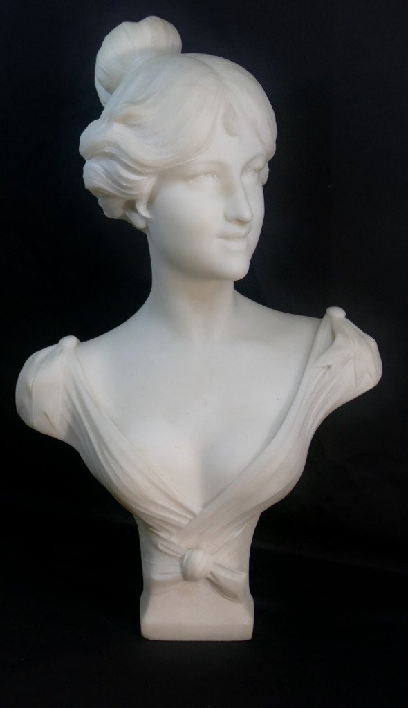 Pugi Brothers, Large Female Bust In White Carrara Marble, Art Nouveau Period