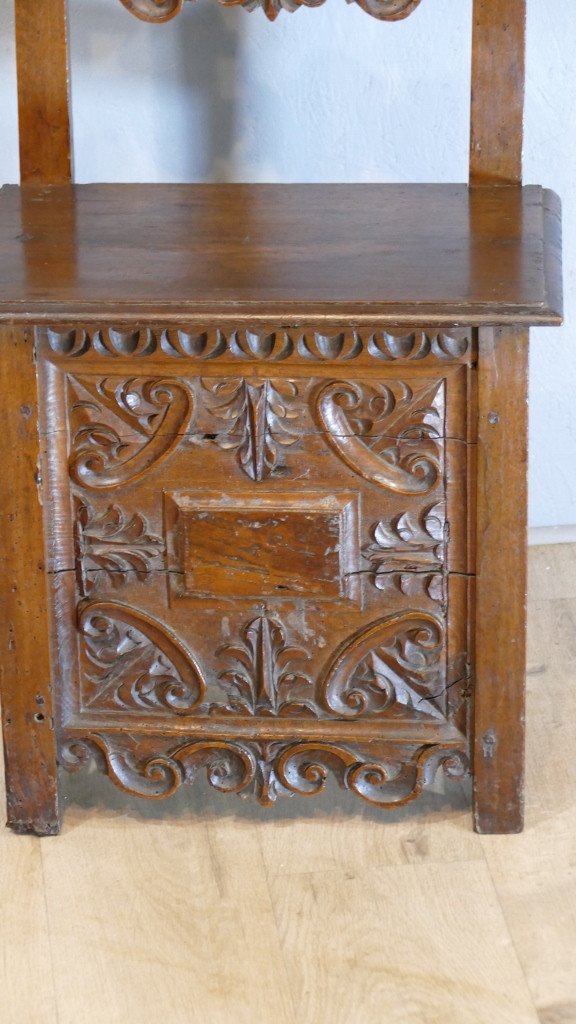 Italian Chair In Carved Walnut Seventeenth Century-photo-4