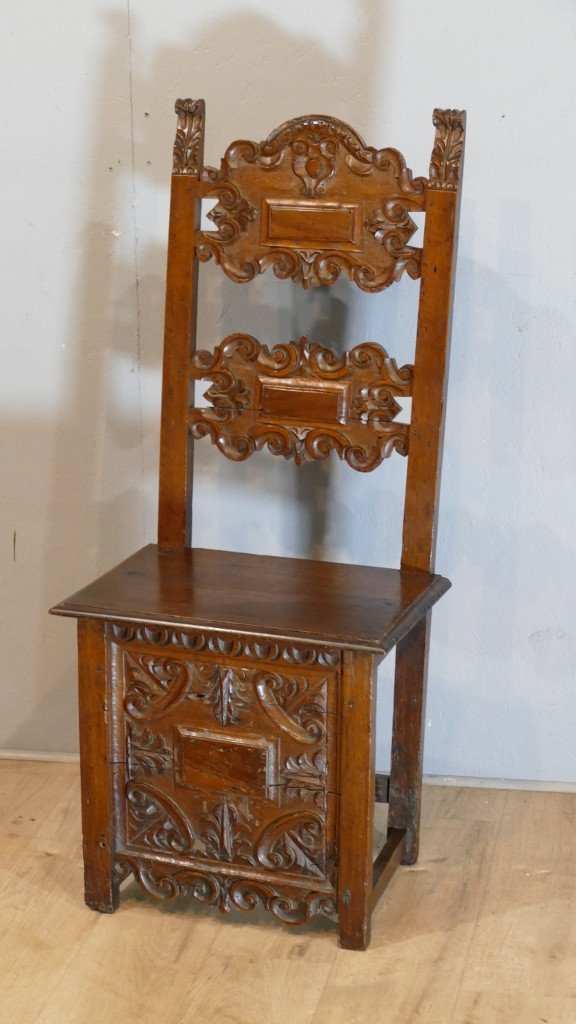 Chaise Italienne En Noyer Sculpté époque XVII ème Siècle