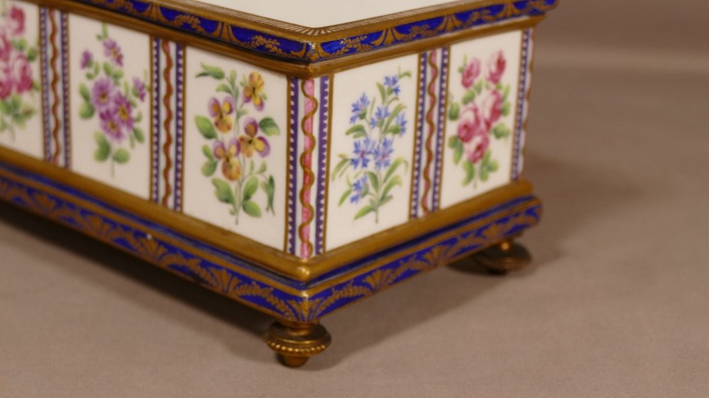 Jardinière De Table En Porcelaine Aux Fleurs, Dans Le Goût De Sèvres, Manufacture Samson XIX èm-photo-3