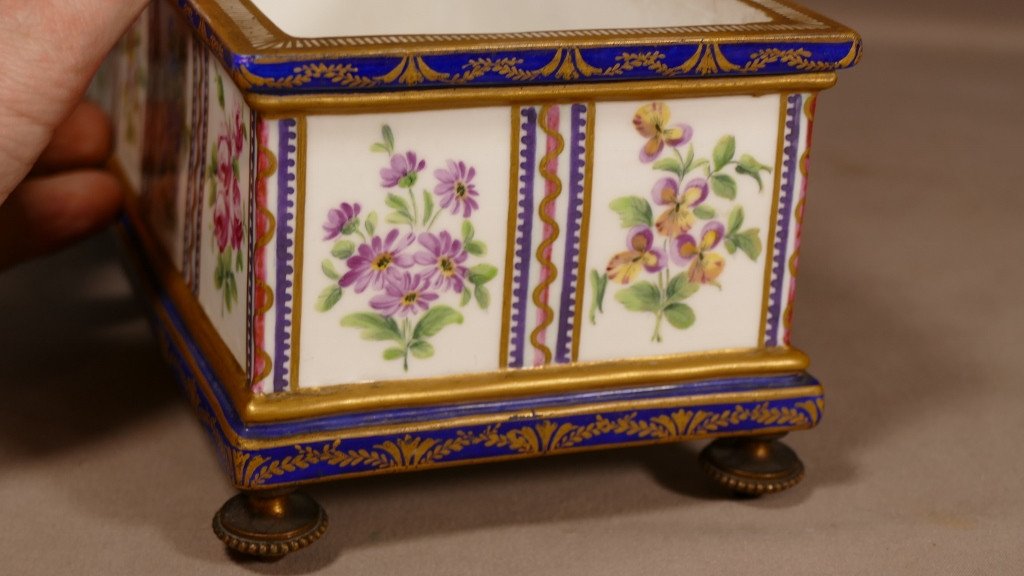 Jardinière De Table En Porcelaine Aux Fleurs, Dans Le Goût De Sèvres, Manufacture Samson XIX èm-photo-3