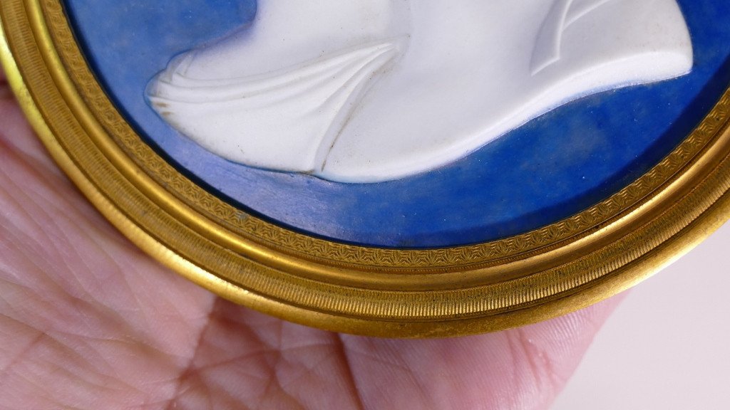 Medallion With The Profiles Of Napoleon And Josephine In Biscuit Wedgwood Style, Circled Gilt Bronze-photo-3