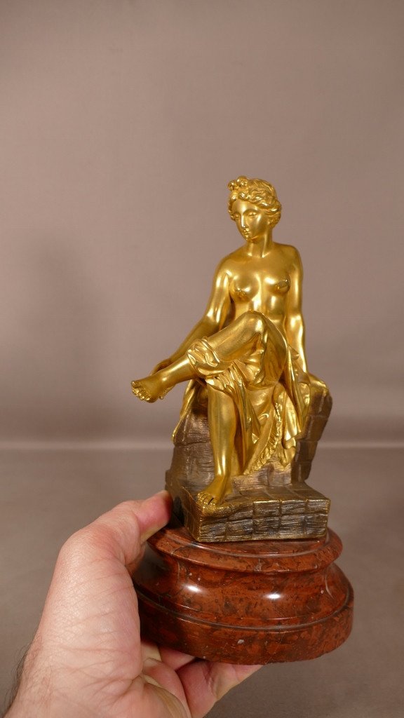 Statuette à l'Antique En Bronze Doré Et Patiné, Femme Assise Se Tenant Le Pied, XIX ème-photo-3