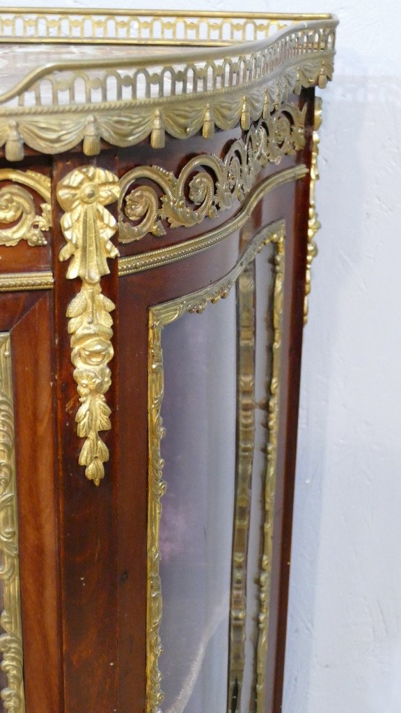Showcase With Curved Curved Glasses Transition Style, Mahogany And Brass, Circa 1900-photo-1