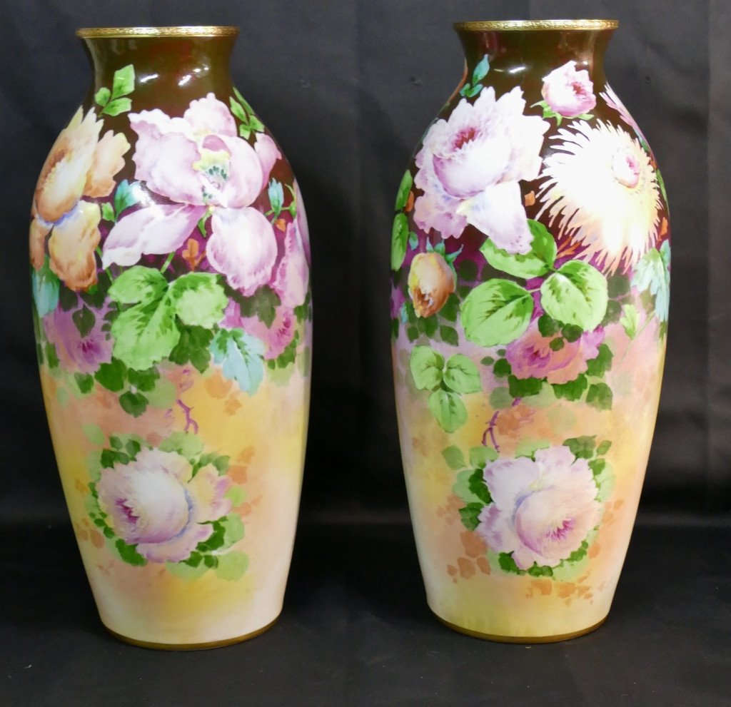 Roses, Iris Et Dahlias, Paire De Grands Vases En Porcelaine De Limoges Par Poujol, Début XX ème