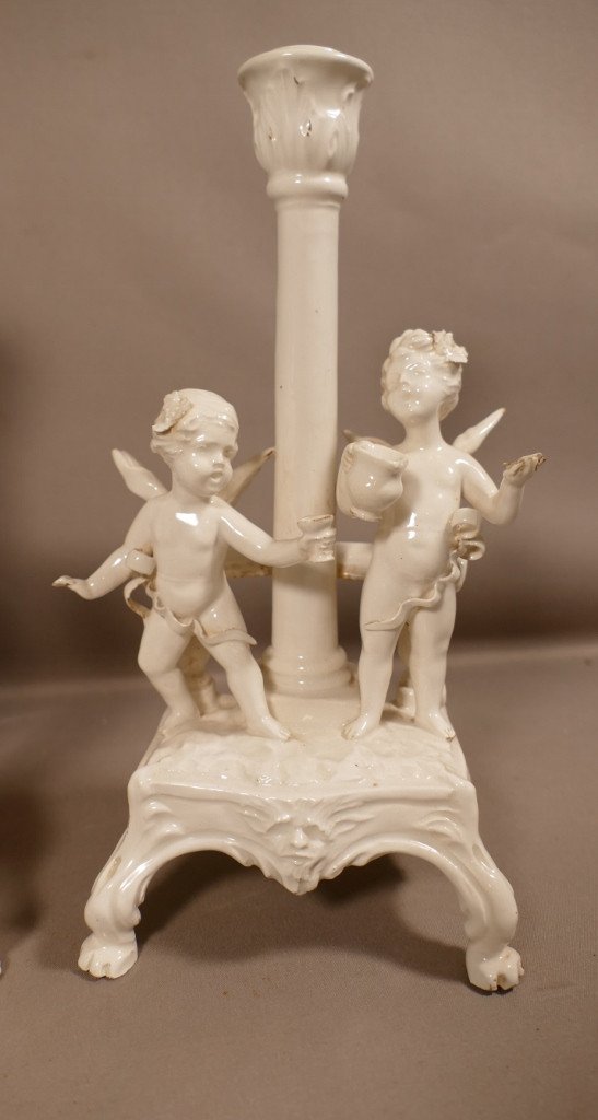 Venice Cozzi XVIIIth, Rare Pair Of Candlesticks With Cherubs In Fine White Earthenware-photo-3