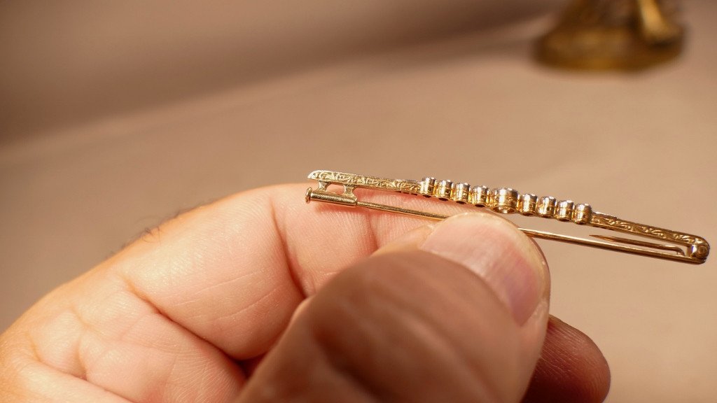 Art Deco Barrette Brooch In Solid Gold And Old Cut Diamonds-photo-4