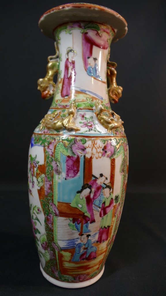Small Cantonese Chinese Porcelain Vase, Early 20th Century-photo-1