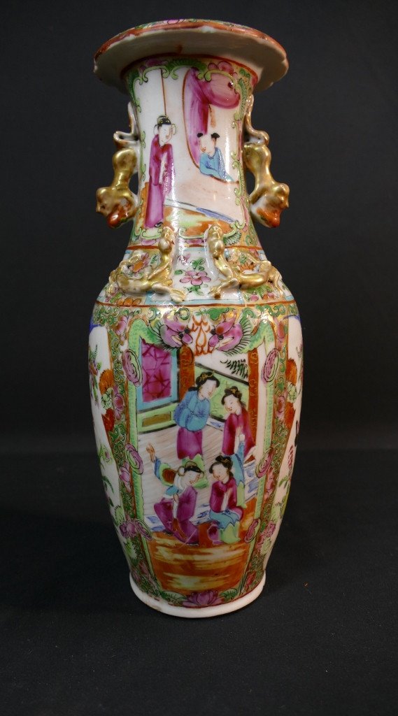 Small Cantonese Chinese Porcelain Vase, Early 20th Century