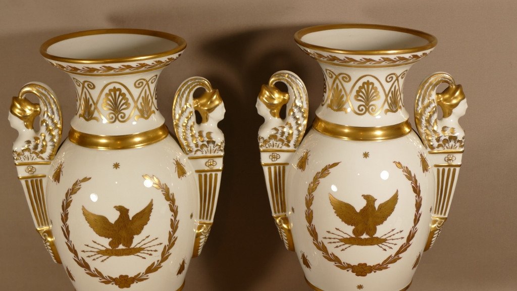 Pair Of Large Empire Style Vases In White And Gold Porcelain, Eagle, N And Bees,-photo-3