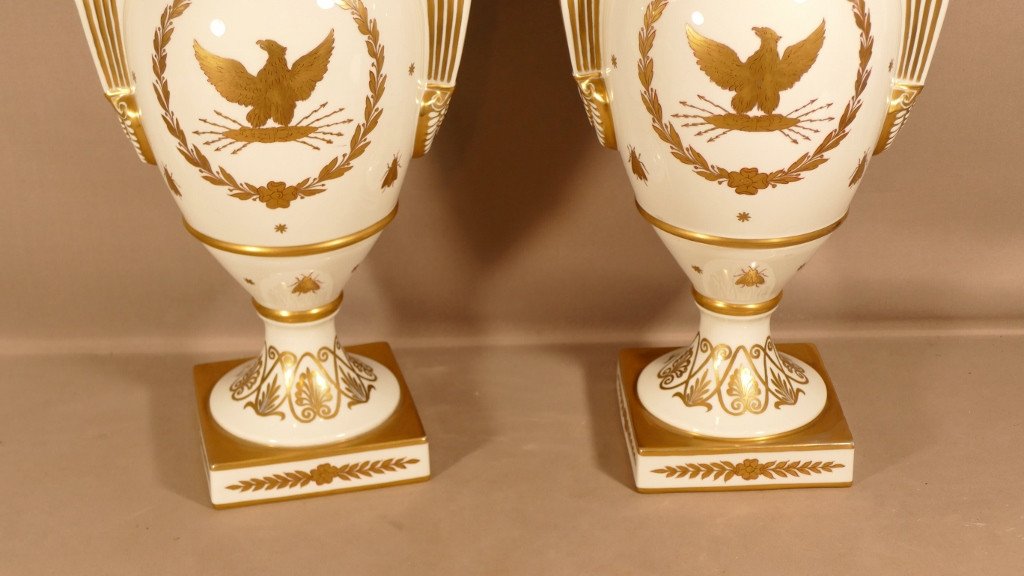 Pair Of Large Empire Style Vases In White And Gold Porcelain, Eagle, N And Bees,-photo-4