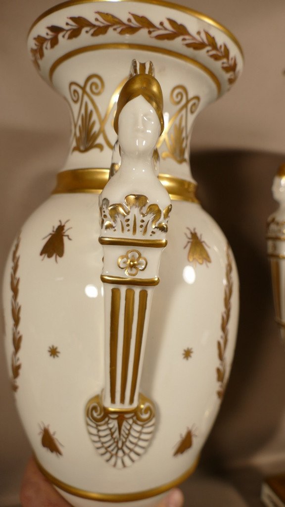 Pair Of Large Empire Style Vases In White And Gold Porcelain, Eagle, N And Bees,-photo-4