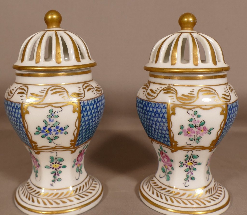 Samson, Pair Of Perfume Or Incense Burners In Porcelain Painted With Flowers, 19th Century