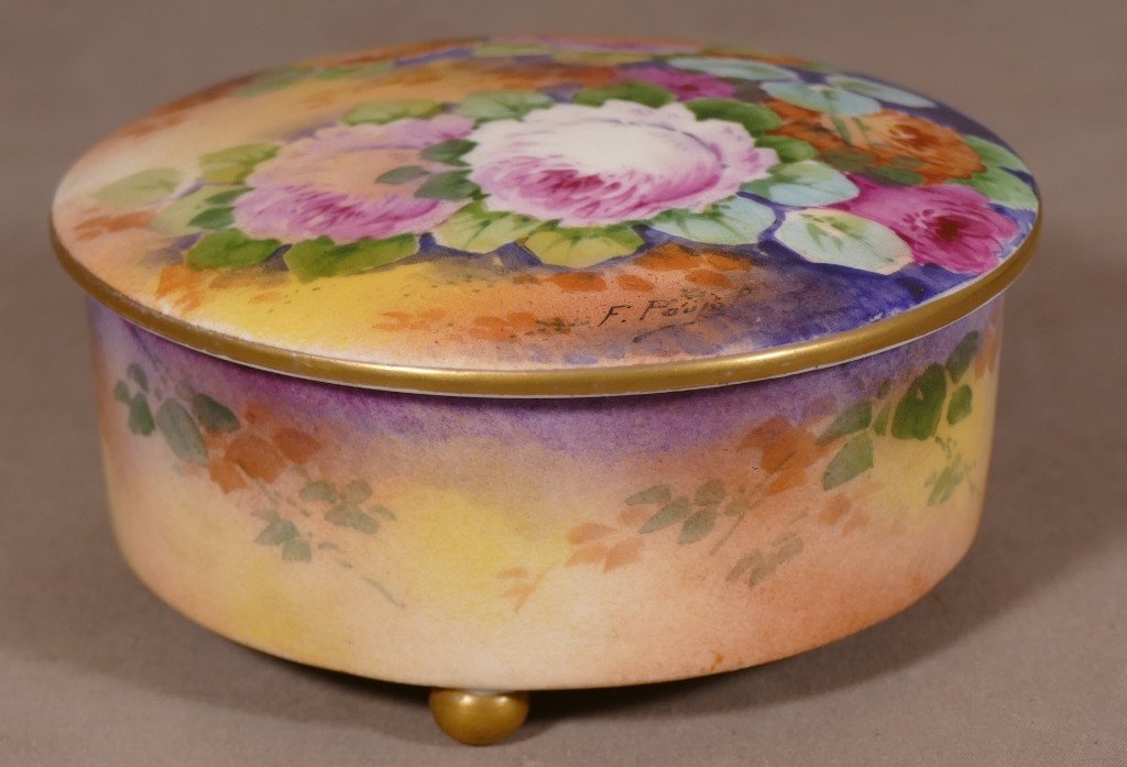 Hand Painted Round Box Of Roses In Limoges Porcelain By Poujol, 20th Century-photo-2
