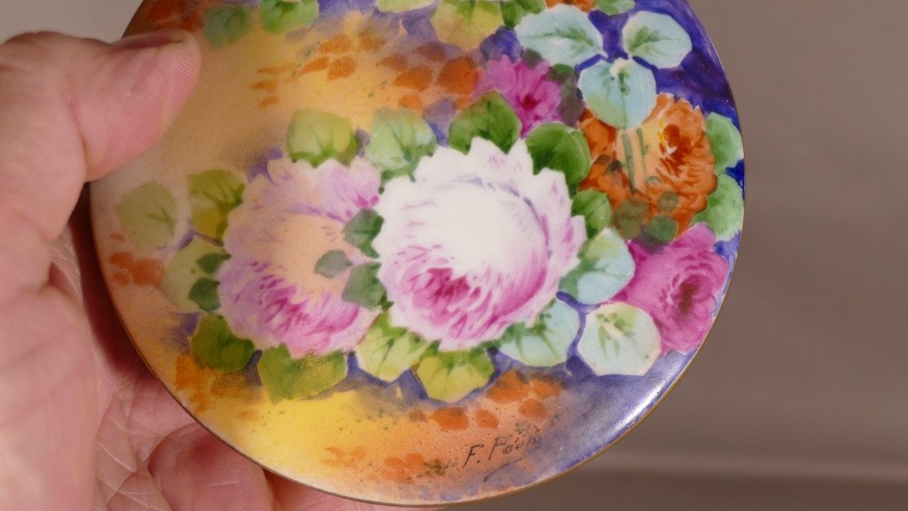 Hand Painted Round Box Of Roses In Limoges Porcelain By Poujol, 20th Century-photo-1