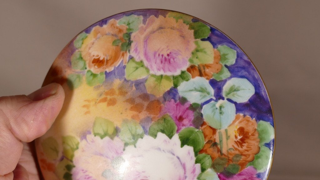 Hand Painted Round Box Of Roses In Limoges Porcelain By Poujol, 20th Century-photo-3