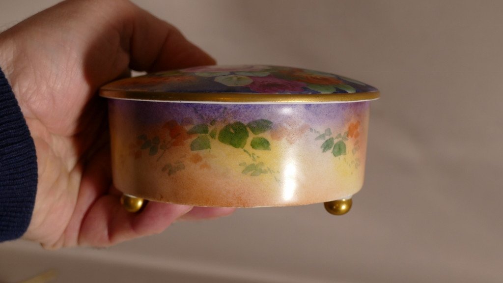 Hand Painted Round Box Of Roses In Limoges Porcelain By Poujol, 20th Century-photo-4