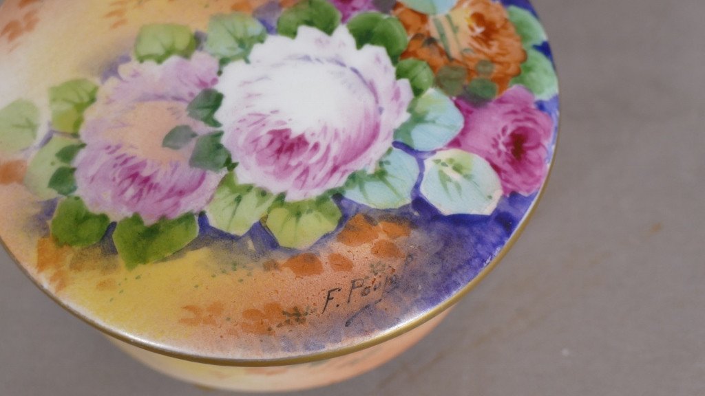 Hand Painted Round Box Of Roses In Limoges Porcelain By Poujol, 20th Century-photo-7