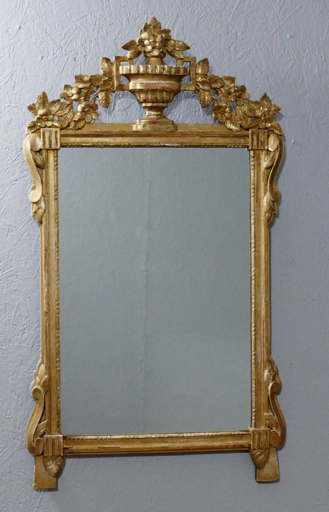 Louis XVI Style Mirror In Carved Wood With Golden Patina, Early 20th Century Period
