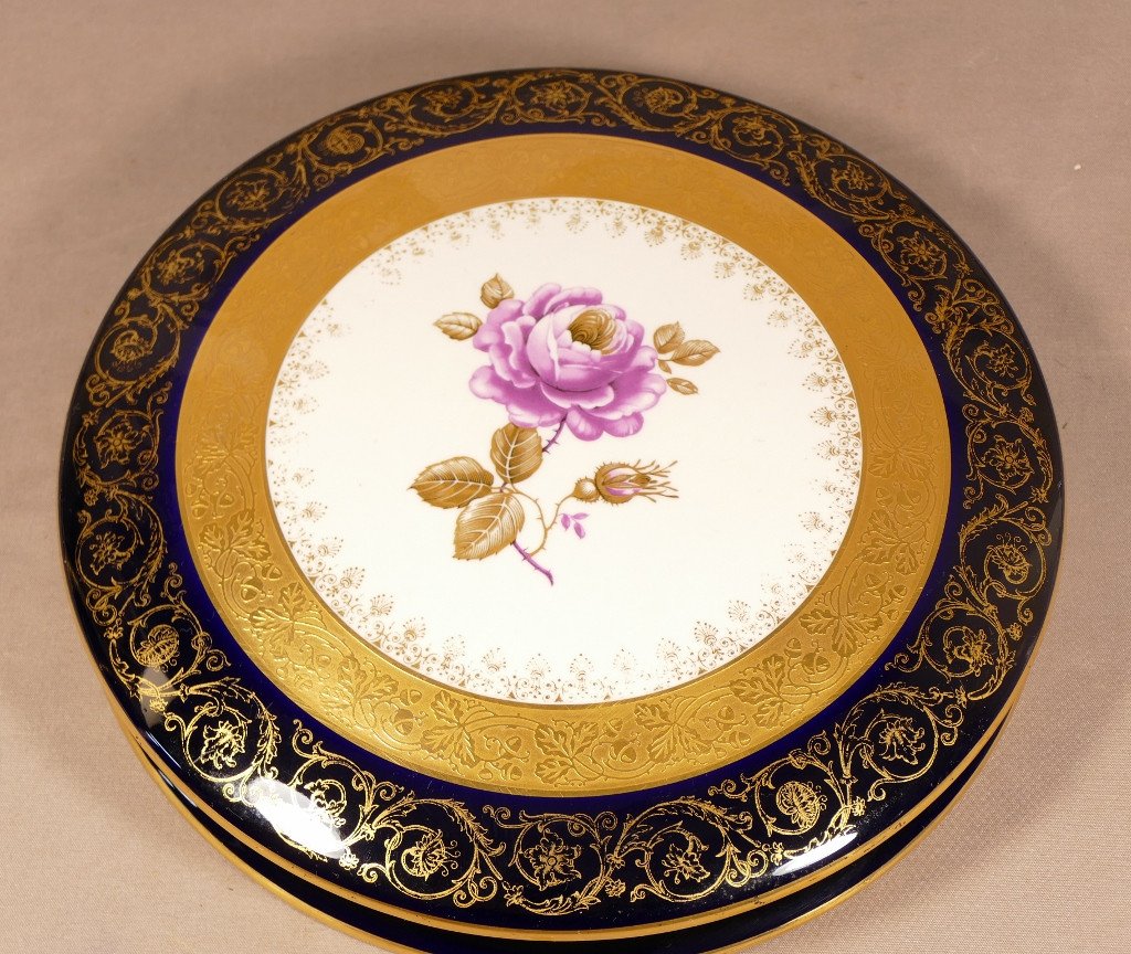 Box, Round Box In Limoges Porcelain, Gold Inlay And Roses -photo-2