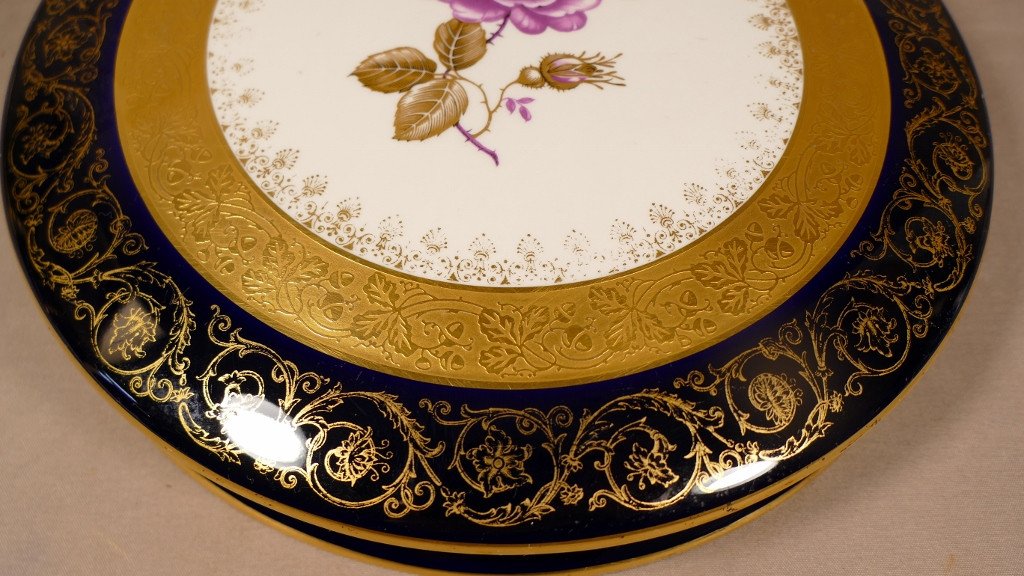 Box, Round Box In Limoges Porcelain, Gold Inlay And Roses -photo-3