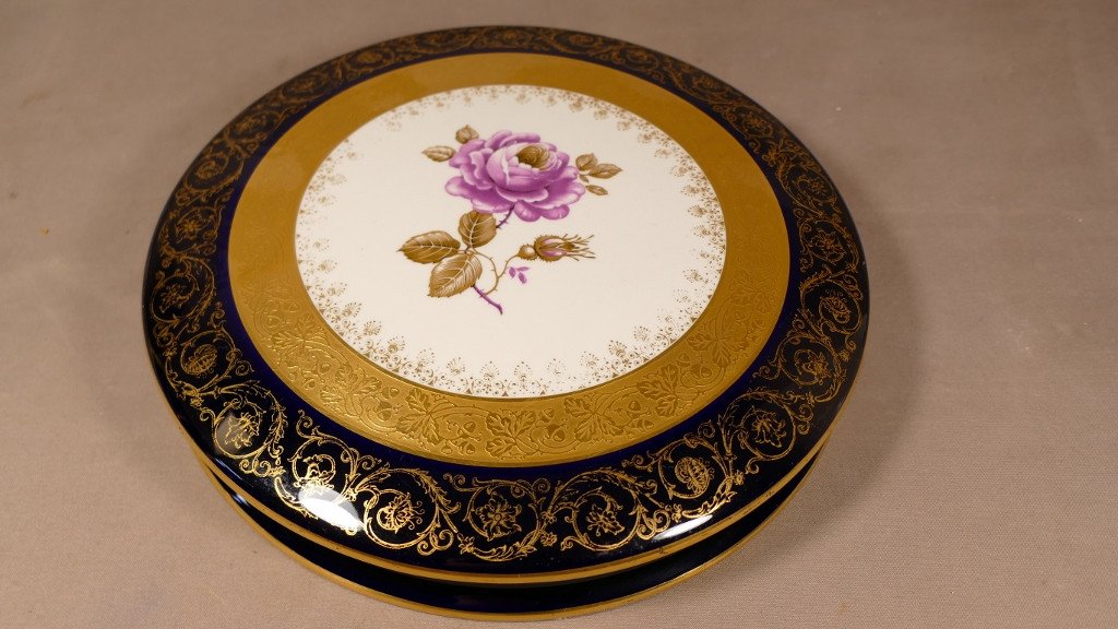 Box, Round Box In Limoges Porcelain, Gold Inlay And Roses -photo-4