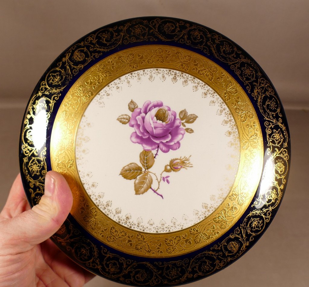 Box, Round Box In Limoges Porcelain, Gold Inlay And Roses -photo-1