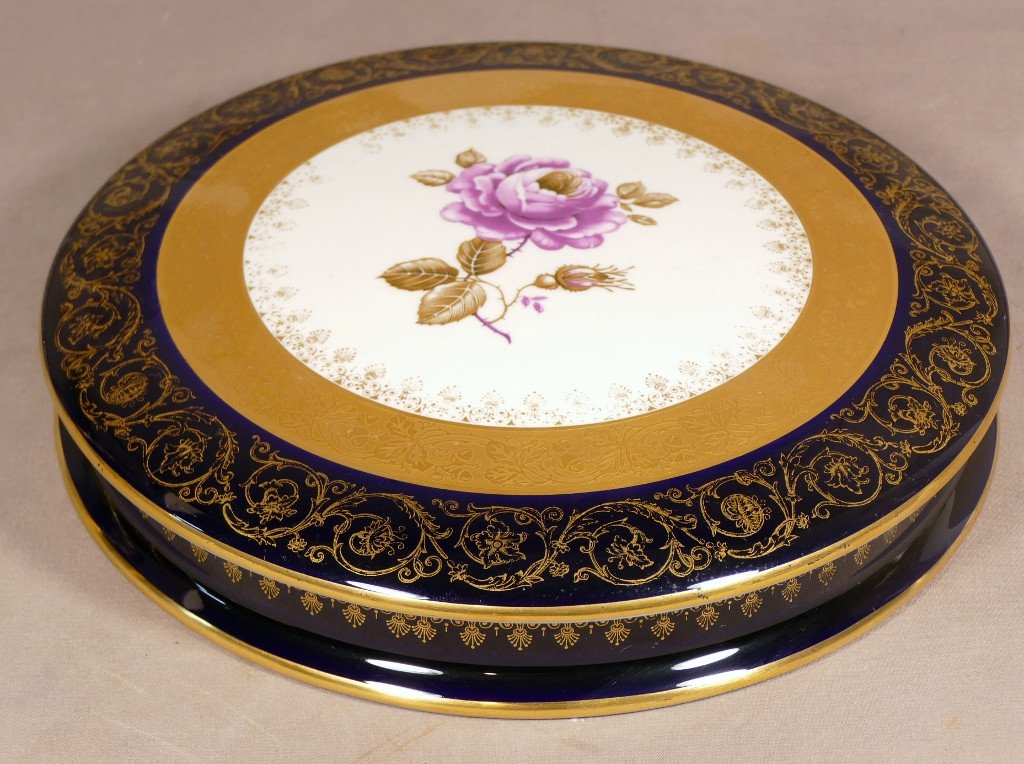 Box, Round Box In Limoges Porcelain, Gold Inlay And Roses 