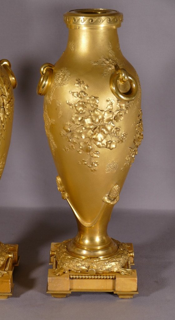 Pair Of Japanese Cassolette Vases In Gilt Bronze With Chiseled Flowers, 19th Century-photo-2