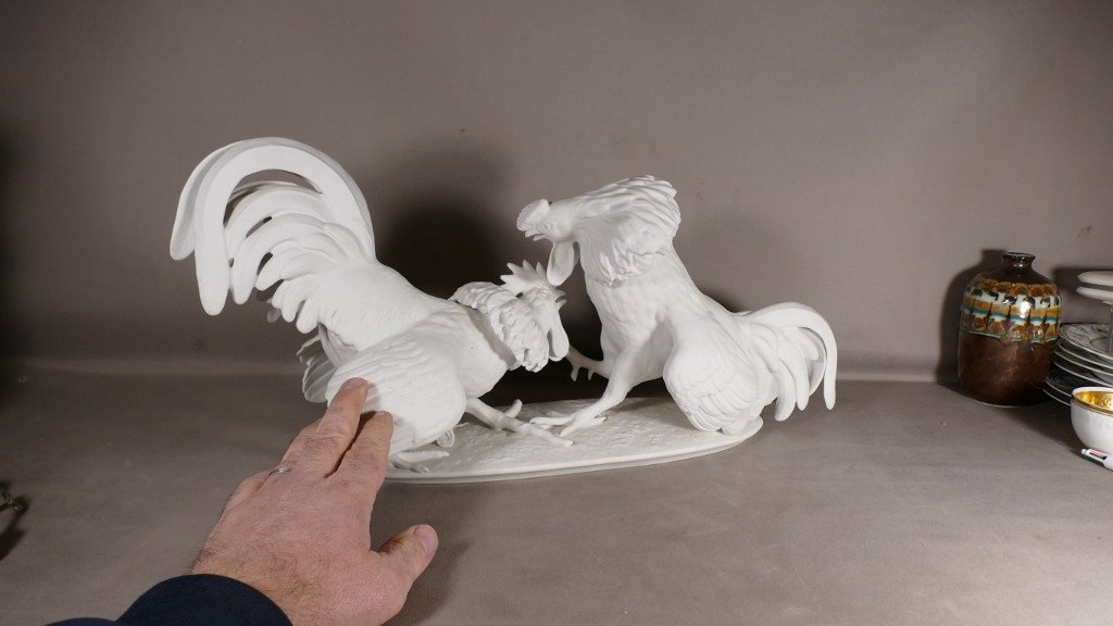 Cockfight, Porcelain Biscuit Sculpture By Szabo Zoltan, 20th Century-photo-1
