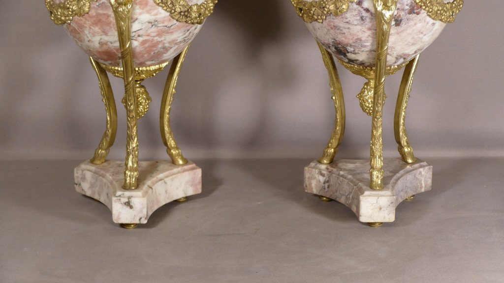 Pair Of Louis XVI Cassolettes In Veined Pink Marble And Gilt Bronze With Rams, 19th Century-photo-3