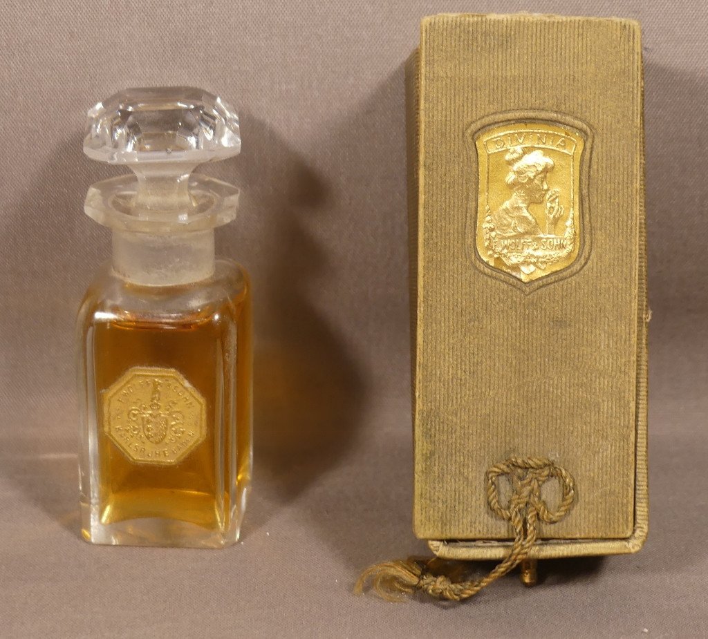 Divinia Par Wolff & Sohn 1903 , Très Rare Flacon De Parfum Plein En Cristal Baccarat Et  Boîte