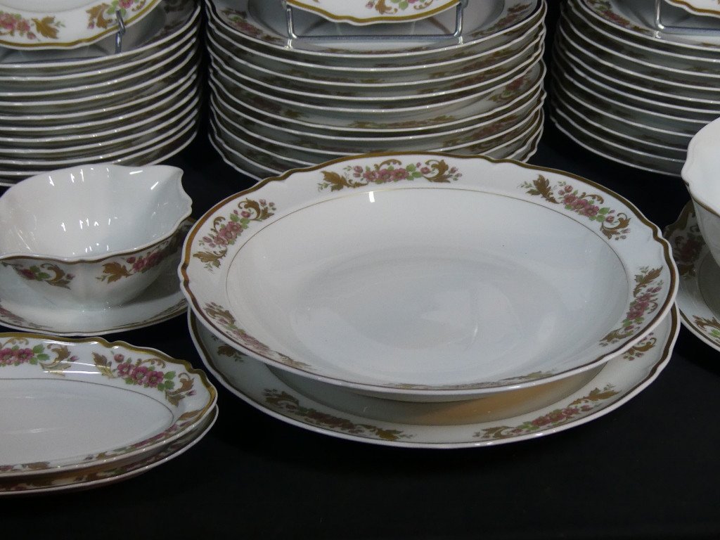 Service De Table 12 Personnes Par Jean Bozier, Porcelaine De Limoges Décoré à La Main-photo-1