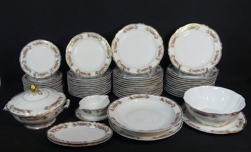 Service De Table 12 Personnes Par Jean Bozier, Porcelaine De Limoges Décoré à La Main