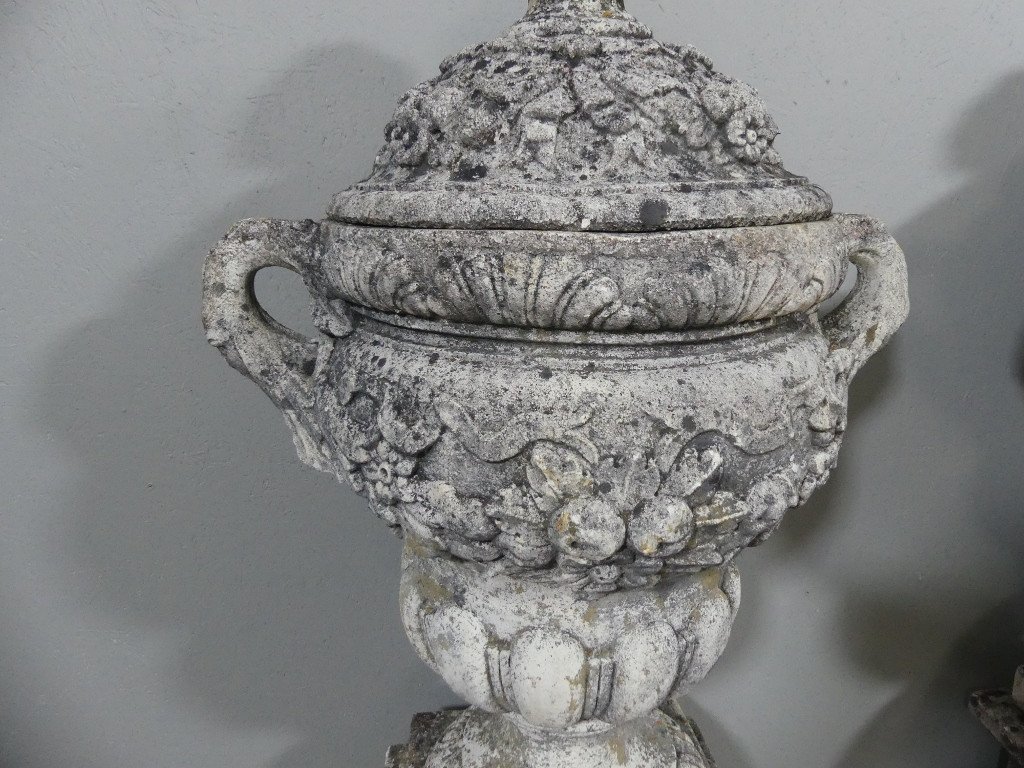 Paire De Pots &agrave; Feu En Pierre Reconstitu&eacute;e, Ornements De Jardin, Sur Leur Socle, &eacute;poque 1980-photo-1