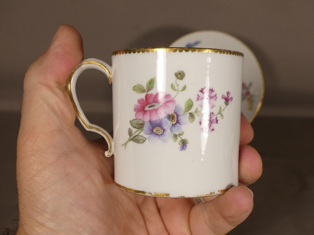 Tasse En Porcelaine De Sèvres XVIII ème Décor De Fleurs, Marque Cc Pour 1780-photo-4
