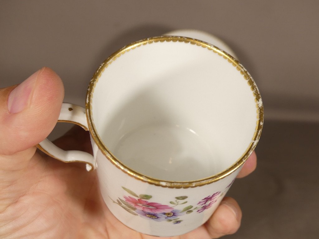 Tasse En Porcelaine De Sèvres XVIII ème Décor De Fleurs, Marque Cc Pour 1780-photo-1