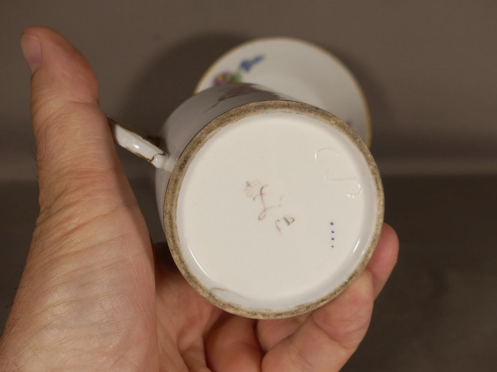 Tasse En Porcelaine De Sèvres XVIII ème Décor De Fleurs, Marque Cc Pour 1780-photo-2