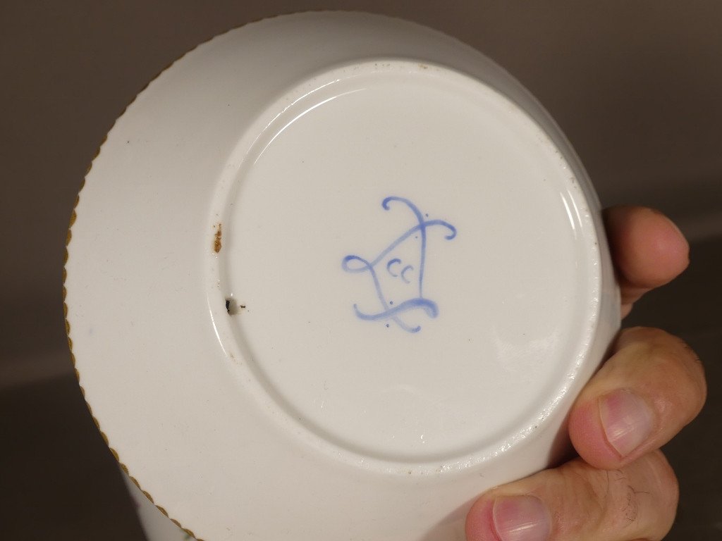 Tasse En Porcelaine De Sèvres XVIII ème Décor De Fleurs, Marque Cc Pour 1780-photo-7