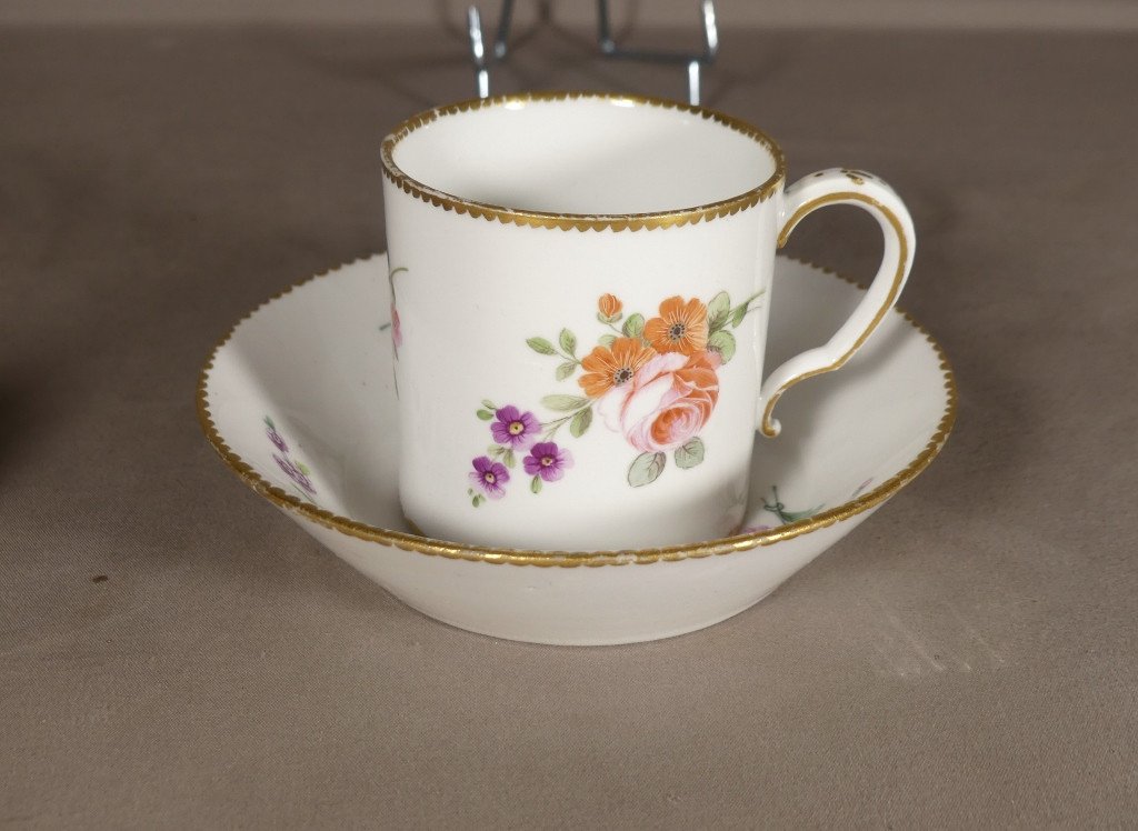 Tasse En Porcelaine De Sèvres XVIII ème Décor De Fleurs, Marque Cc Pour 1780-photo-8