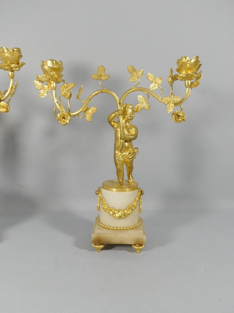 Paire De Chandeliers Louis XVI Aux Putti Et Roses, Bronze Doré Et Albâtre, XIX ème -photo-3
