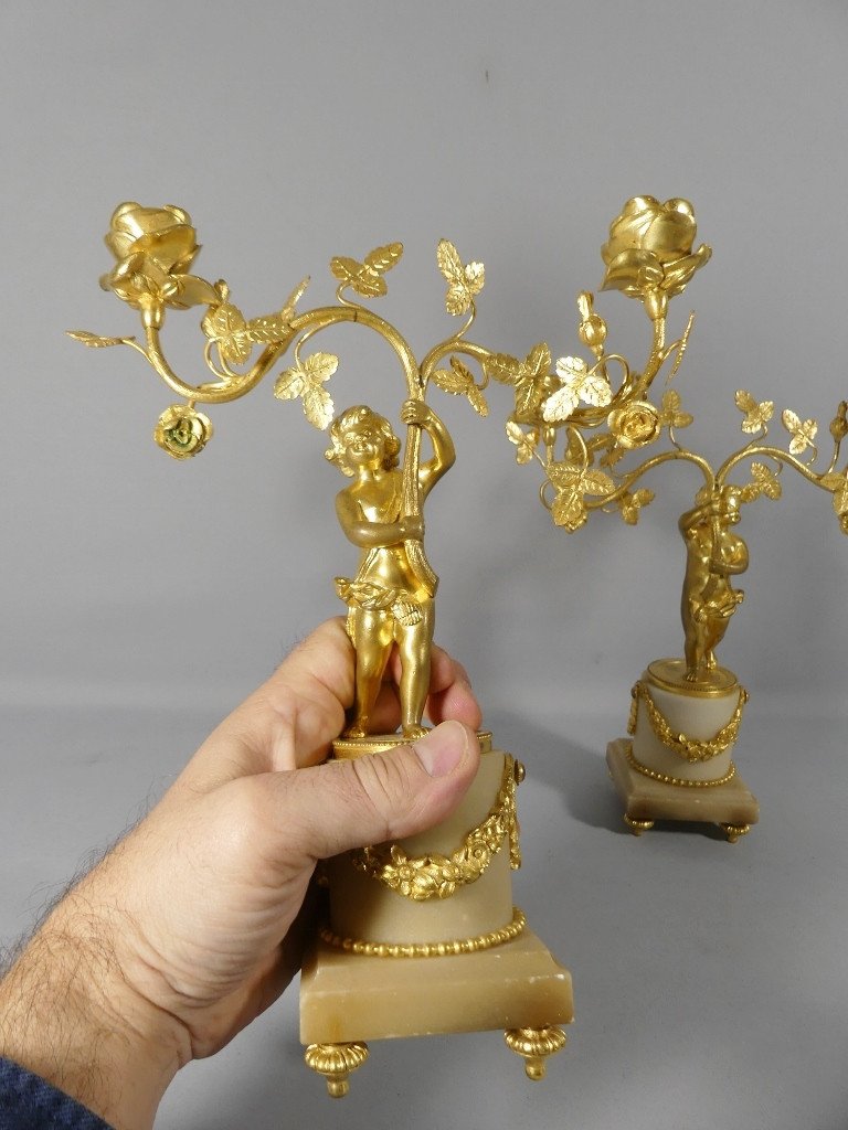Paire De Chandeliers Louis XVI Aux Putti Et Roses, Bronze Doré Et Albâtre, XIX ème -photo-5