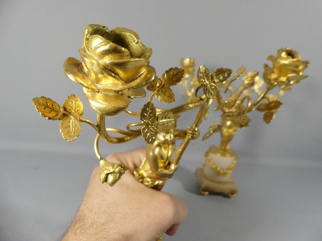 Paire De Chandeliers Louis XVI Aux Putti Et Roses, Bronze Doré Et Albâtre, XIX ème -photo-7