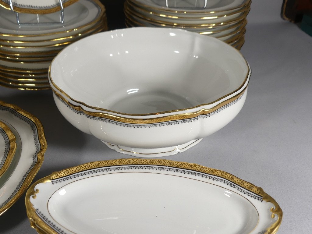 12 Person Service In White And Gold Limoges Porcelain, 55 Pieces-photo-3