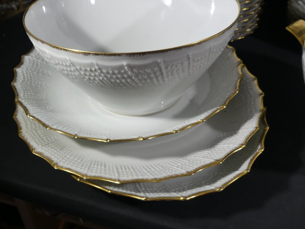 12 Person Service In Limoges Porcelain, White And Gold Relief Decor-photo-1