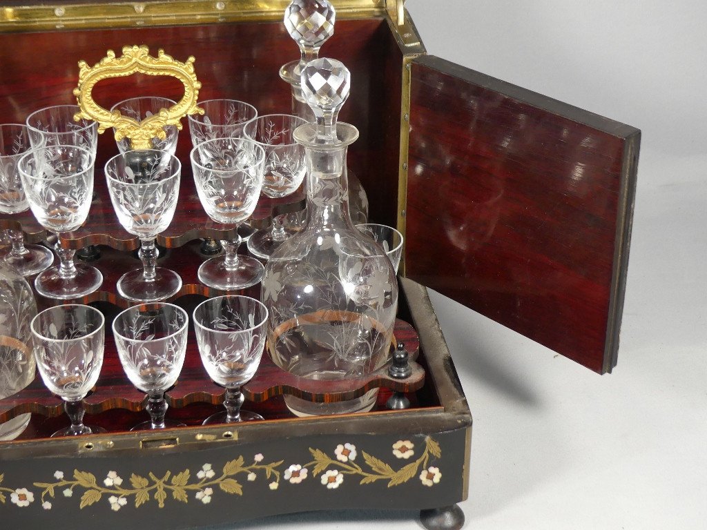 Cave à Liqueur Napoléon III En Marqueterie De Nacre Et Laiton, Verrerie Cristal Baccarat, XIX è-photo-1
