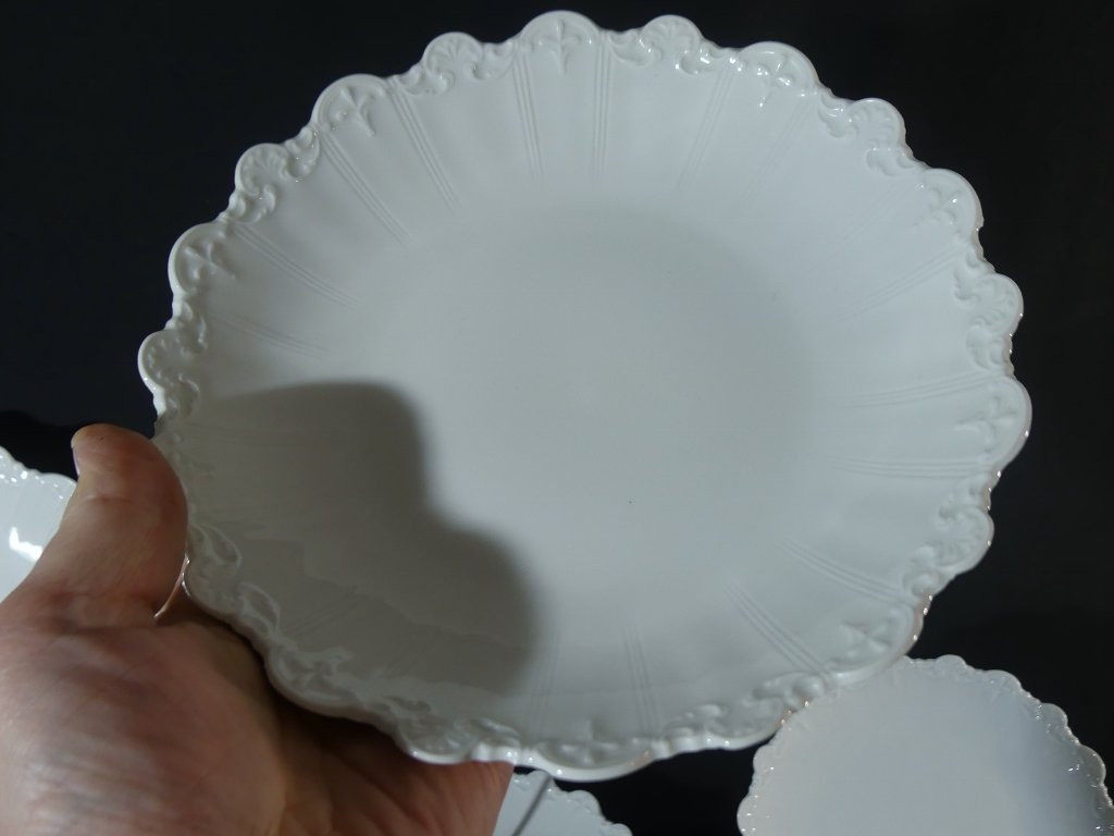 Raynaud Limoges, Service Pour 12 Personnes En Porcelaine Blanche Textur&eacute;e En Relief-photo-4
