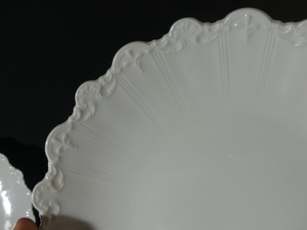 Raynaud Limoges, Service Pour 12 Personnes En Porcelaine Blanche Textur&eacute;e En Relief-photo-1