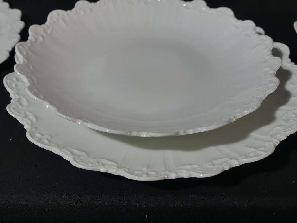 Raynaud Limoges, Service Pour 12 Personnes En Porcelaine Blanche Textur&eacute;e En Relief-photo-5