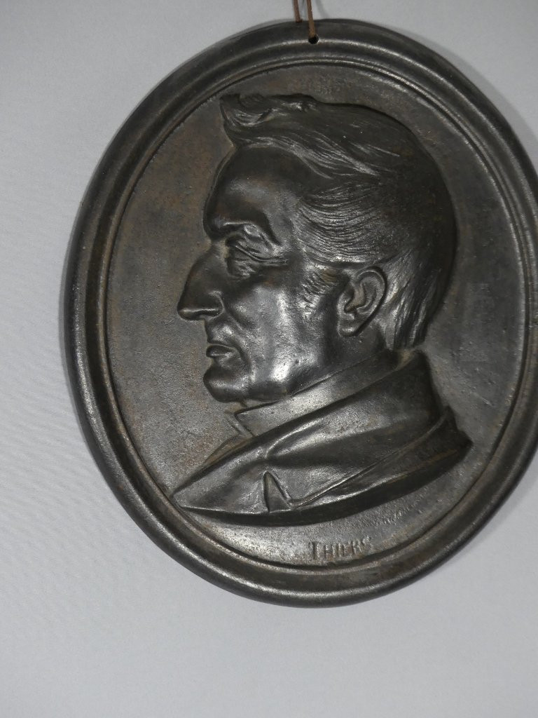 Médaillon Profil Fonte De Fer Représentant Adolphe Thiers, Président De La République Française-photo-3